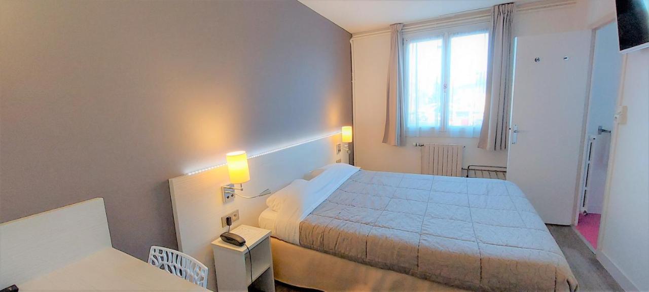 Contact Hotel Du Cerf Château-Gontier エクステリア 写真