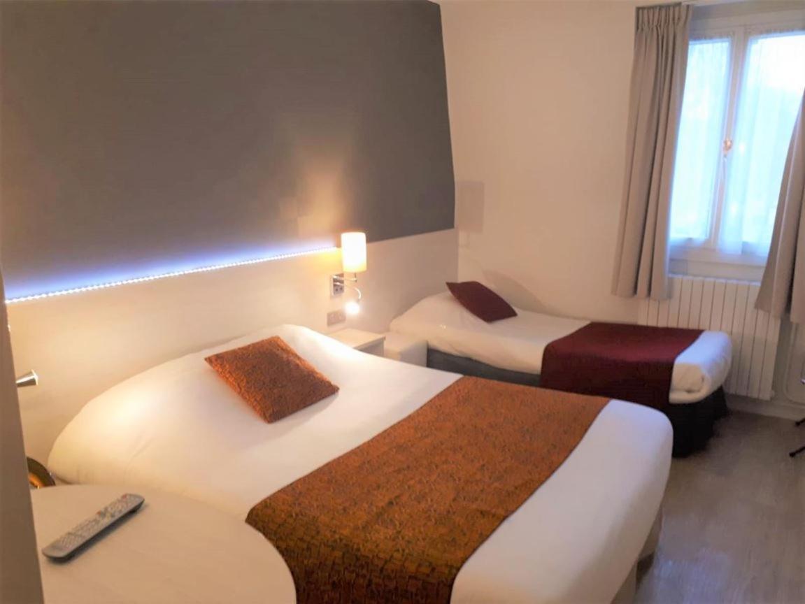 Contact Hotel Du Cerf Château-Gontier エクステリア 写真