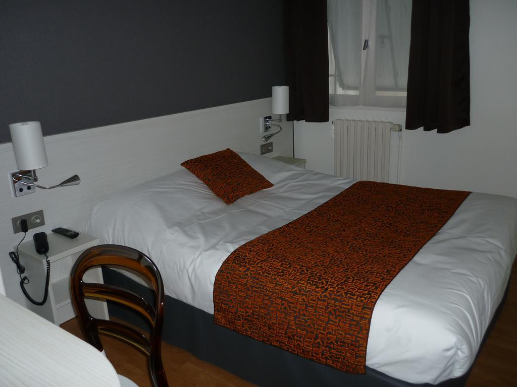 Contact Hotel Du Cerf Château-Gontier 部屋 写真