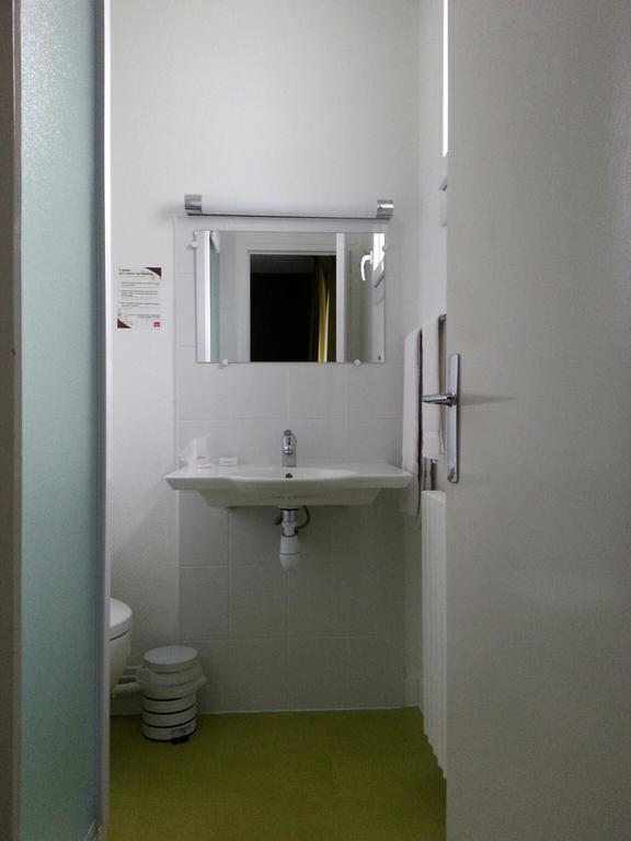 Contact Hotel Du Cerf Château-Gontier エクステリア 写真