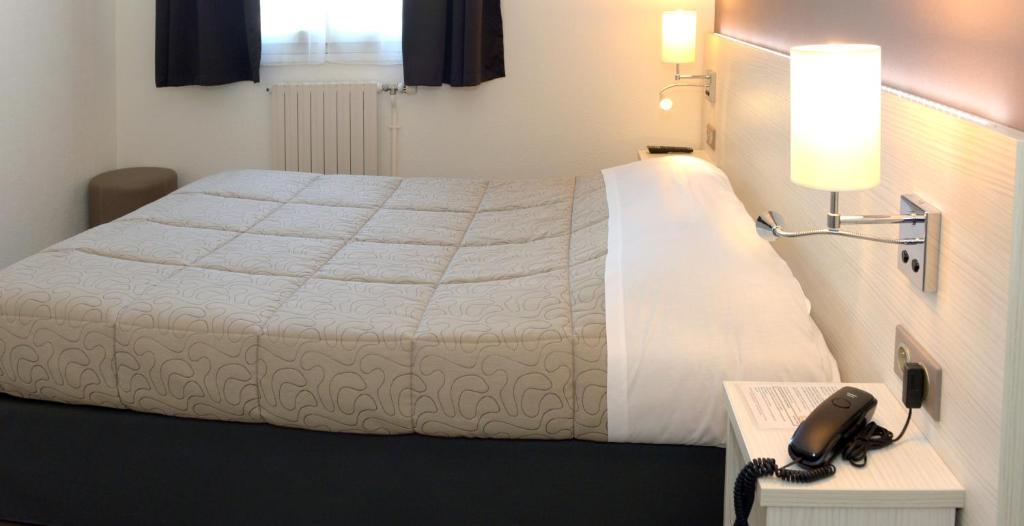 Contact Hotel Du Cerf Château-Gontier 部屋 写真