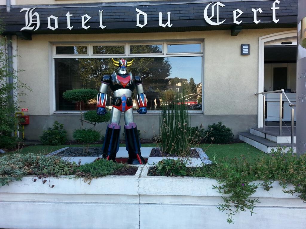 Contact Hotel Du Cerf Château-Gontier エクステリア 写真